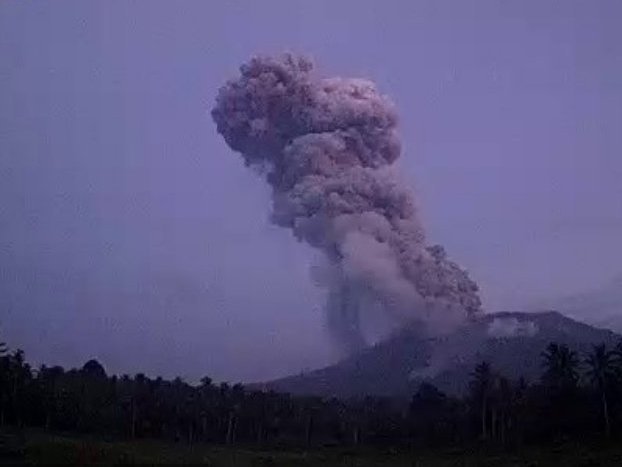 印尼火山噴發(fā)引發(fā)緊急狀況，中國(guó)游客滯留事件曝光