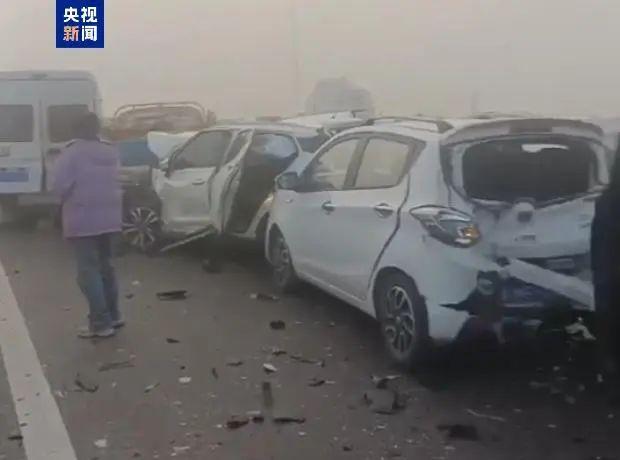 寧夏發(fā)生震撼人心的連環(huán)車禍，13輛車相撞事故紀(jì)實(shí)